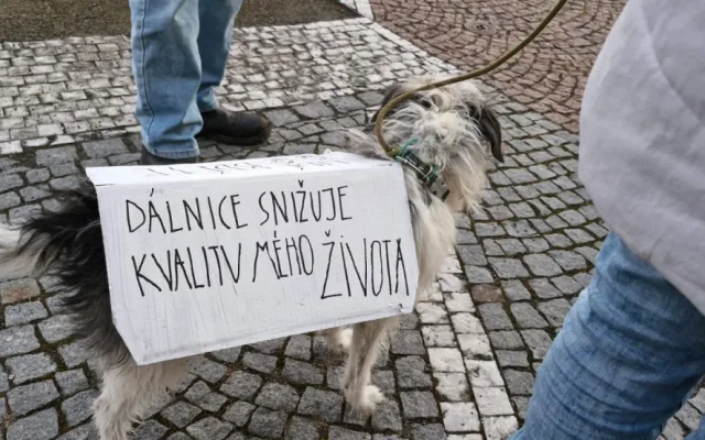 Lidé v Turnově protestovali proti plánované silnici 35 vedoucí Českým rájem. Je na čase začít se stavbou, kontruje ministr Kupka