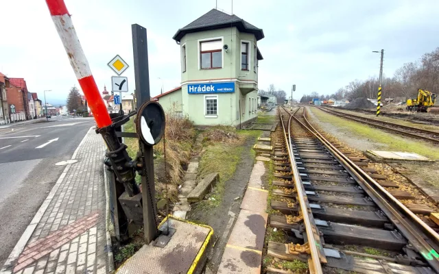 Proměna nádraží v Chrastavě a Hrádku nad Nisou pokračuje, v dubnu začne půlroční výluka vlaků