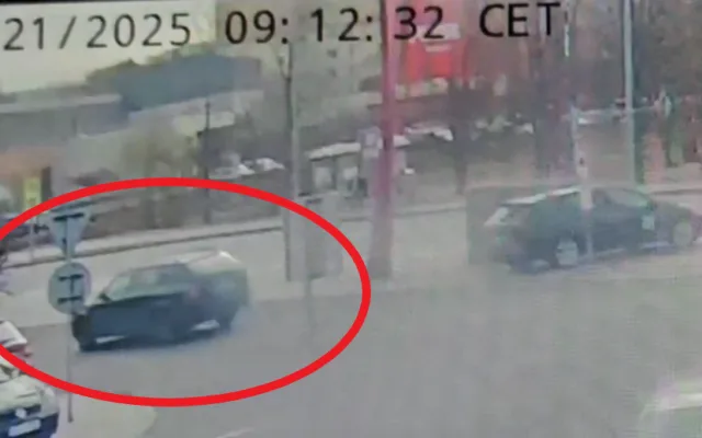 Na parkovišti u jabloneckého Penny narazil do jiného vozu a ujel. Řidiče černé Oktávky teď hledá policie