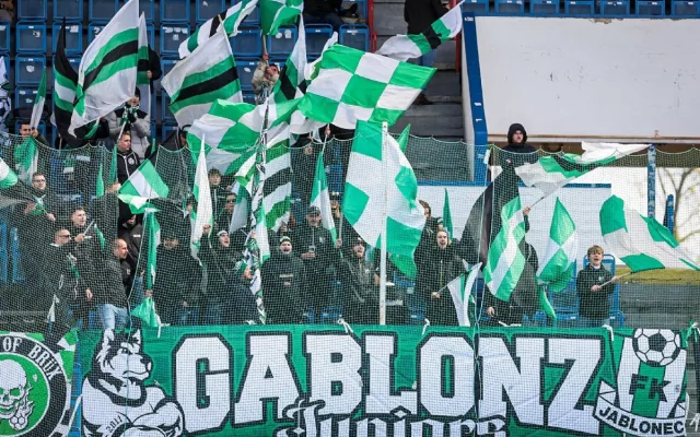 Jablonec v Teplicích vyhrál díky gólu Jawa 1:0, přes početní převahu nedokázal řadu dalších šancí proměnit