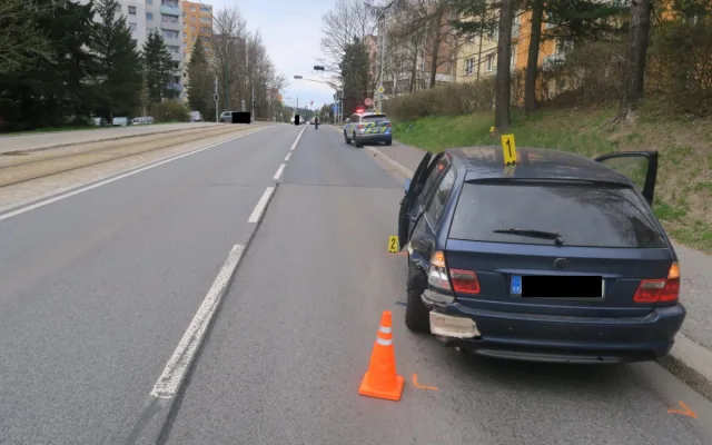 Se zákazy řízení ujížděl policistům v Jablonci i rychlostí 140 km/h. Skončil ve vazbě