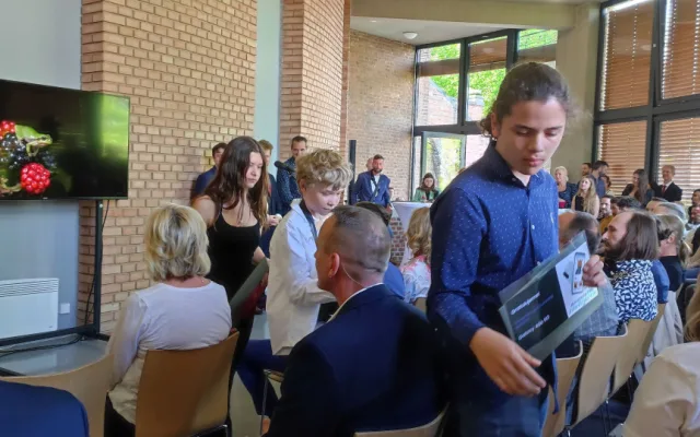 Marie na snímku vlevo