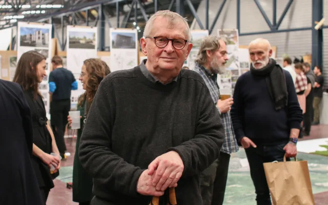 Profesor Jiří Suchomel ve fakultním Ateliéru Karla Hubáčka. Foto: Adam Pluhař