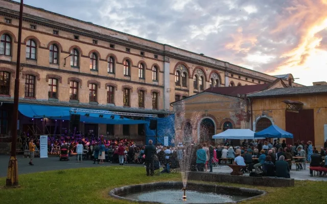 Záchrana chátrající textilky v Semilech. Z bývalé přádelny vznikne multifunkční centrum