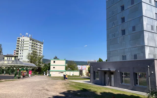 Buňky z autobusového nádraží v Liberci zmizí do konce května. Ještě poslouží