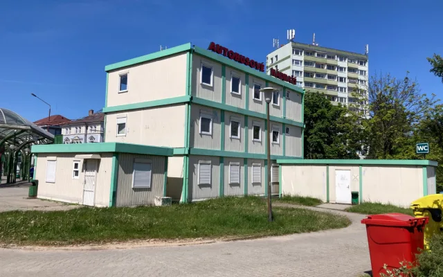 Buňky z autobusového nádraží v Liberci zmizí do konce května. Ještě poslouží
