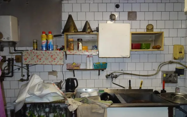 Inspektoři zavřeli kvůli špíně a plísni výrobu a rozvoz jídel U Vomáčků ve Svoru