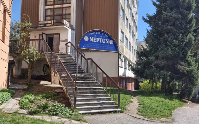 Zastupitelstvo v Jablonci bude znovu jednat o koupi ubytovny Neptun