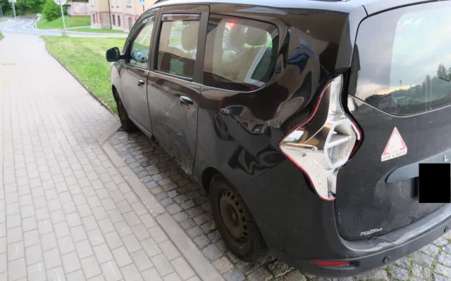 Srážka auta s čtyřkolkou v Tanvaldu. Řidička nedala přednost