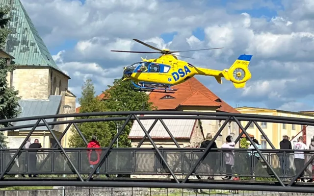 Ve Frýdlantě spadl do řeky mladý muž, do nemocnice ho transportoval vrtulník