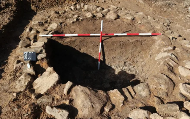 Na nově budovaném obchvatu Svoru našli archeologové vlčí jámu, tedy past na vlky