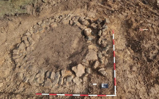 Na nově budovaném obchvatu Svoru našli archeologové vlčí jámu, tedy past na vlky