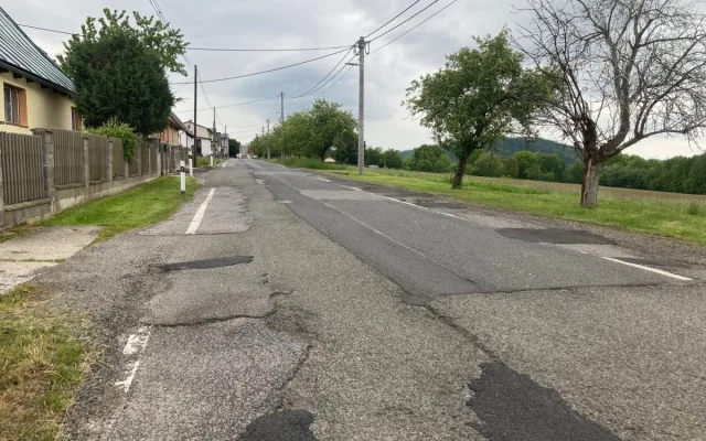 Nejrozbitější městská silnice v Liberci, ulice Karlovská, se dočká kompletní opravy