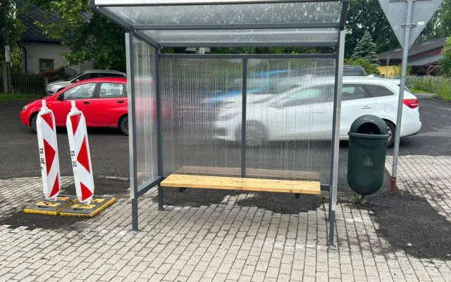 Výměnu autobusových čekáren v Jablonci provázejí kvůli dočasným zastávkám emoce