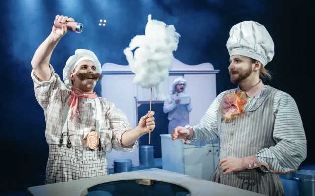 Mezinárodní loutkářský festival Mateřinka začíná, nafukovací sloni už vlají