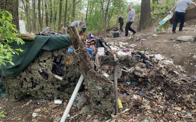 Likvidace skládky bezdomovců i úklid okolí Nisy. Vězni se zapojují do úprav Liberce