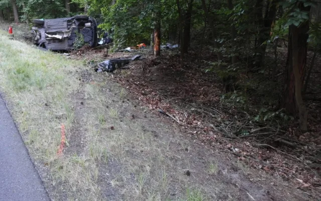 Vážná nehoda u Kuřívod. Řidička vylétla ze silnice, do nemocnice ji transportoval vrtulník