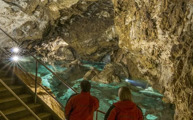 Kam na výlet, když prší? Zkuste Bozkovské dolomitové jeskyně v Bozkově u Semil