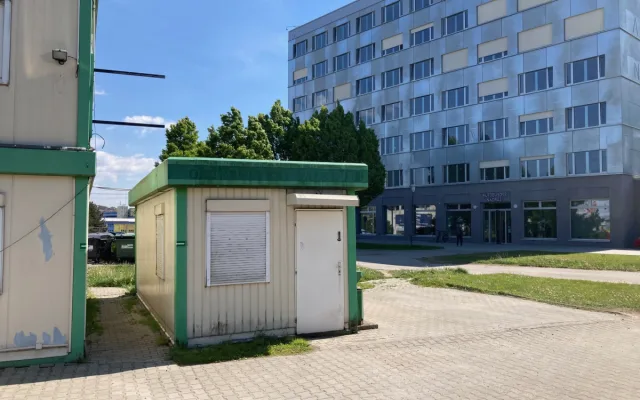 Buňky z autobusového nádraží v Liberci zmizí ve středu, odvoz začne v 8 ráno