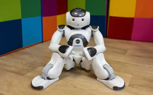 Hendikepovaným lidem v Jablonci pomáhá robot. Komunikuje, cvičí i vyhodnocuje