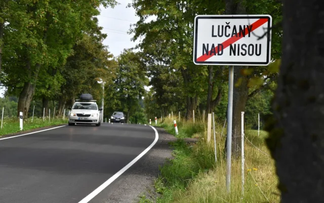 Na silnici z Horního Maxova do Lučan se řidiči dočkali nového povrchu