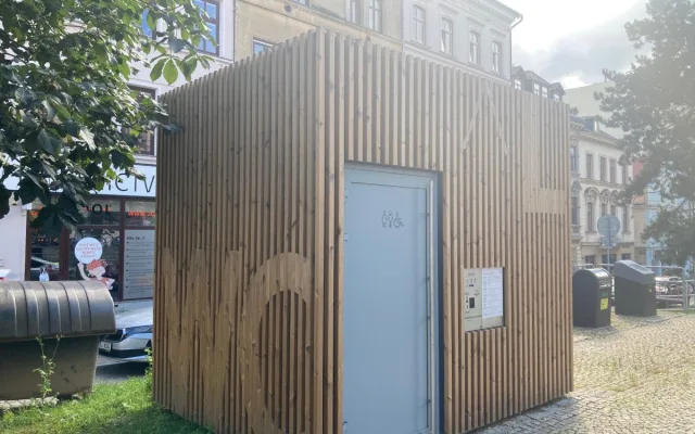 Veřejná toaleta na Sokolovském náměstí v Liberci už slouží