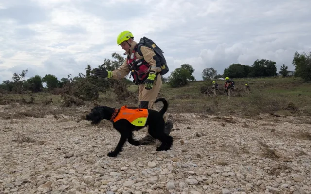 Mise týmu českých hasičů v Texasu končí. V ČR přistanou ve středu ráno