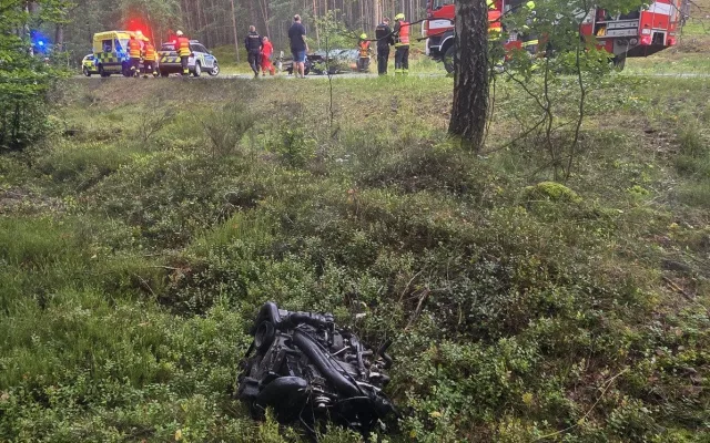 Vážná nehoda v Hradčanech na Českolipsku. Řidičku transportoval do nemocnice vrtulník