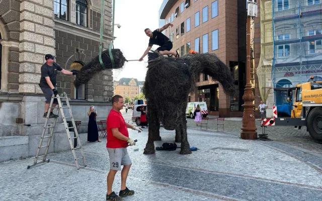 Vulpes Slávek se stěhuje. Před radnicí bude nová socha