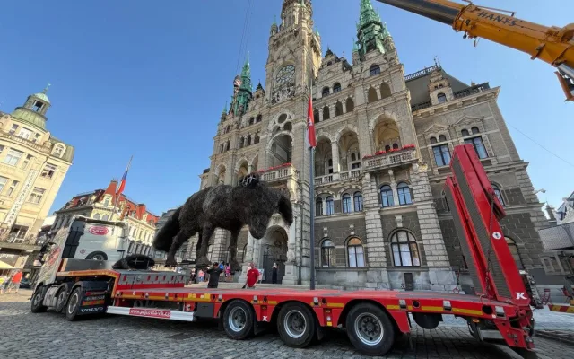 Vulpes Slávek se stěhuje. Před radnicí bude nová socha