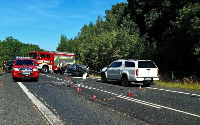 Tragická nehoda. Při střetu tří aut u Bílého Kostela zemřela řidička