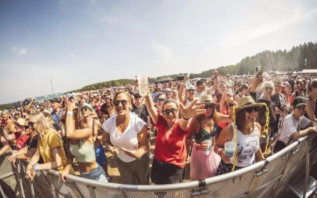 Festival Hrady CZ dorazil pod Bezděz. Láká na Kabáty, Krajča či Visací zámek