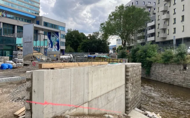 Náplavka Lužické Nisy u sídla Libereckého kraje bude zhruba o 10 procent dražší