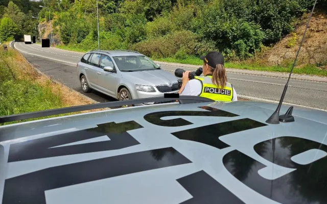 Policisté na poslední prázdninový víkend obsadili silnice. Zjistili přes tři sta přestupků