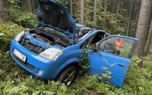 Dopravní nehody, požáry či záchrana osob s AED. Hasiči vyjížděli o víkendu na 40x