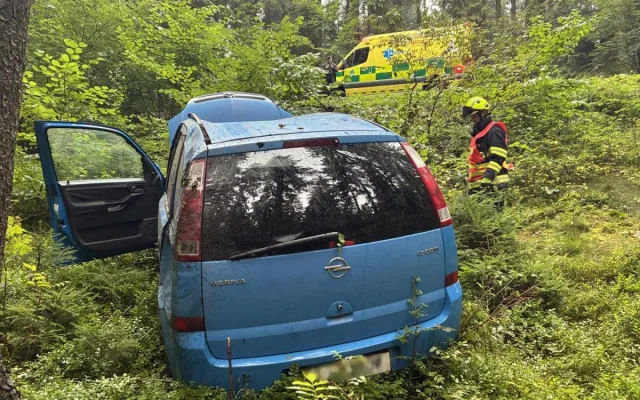 Dopravní nehody, požáry či záchrana osob s AED. Hasiči vyjížděli o víkendu na 40x