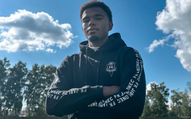 Na hostování s opcí přichází mladý Samuel Obinaya.