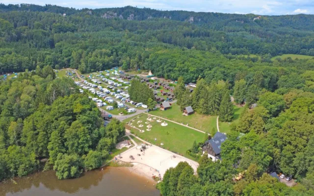 Vítězem ankety Kemp roku 2025 se stal Autocamp Sedmihorky v Českém ráji