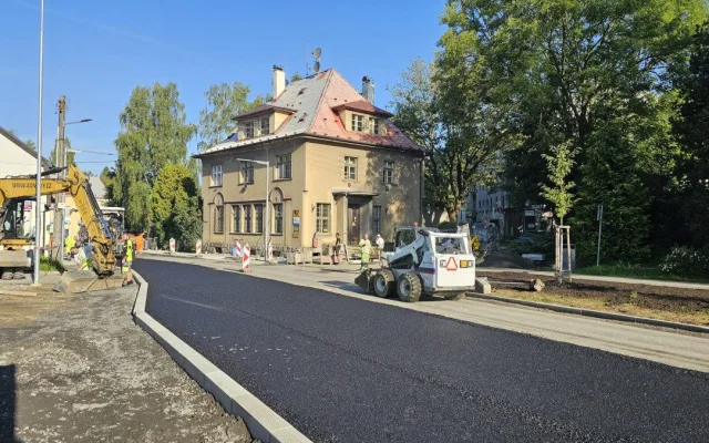 Rekonstruovaná silnice z Mníšku do Oldřichova v Hájích se otevře v říjnu