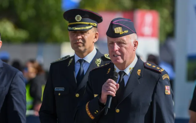 Semilský hasič zachránil ženu po kolapsu. Na Dnech NATO ho ocenili medailí za statečnost