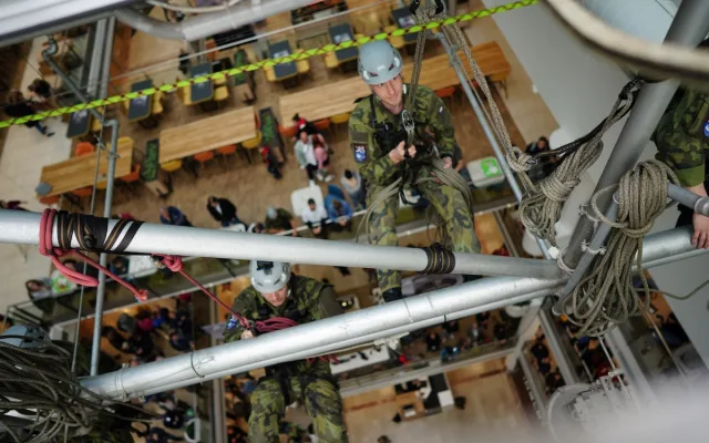 Army den v Liberci. Vojenská technika zaplní OC Nisa, nad městem proletí vrtulník