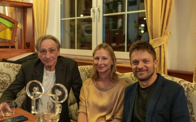 Kinaři ocenili v Novém Boru hvězdy českého filmu. Cenu si tam převzali Mádl či Pavelka