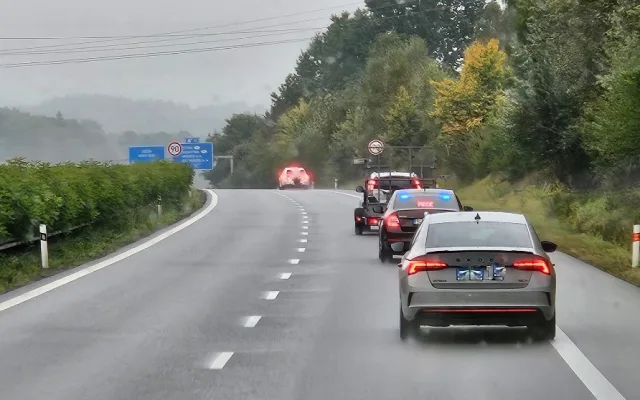 Policie opět využila ke kontrolám řidičů svůj autobus, pomohl odhalit 29 přestupků