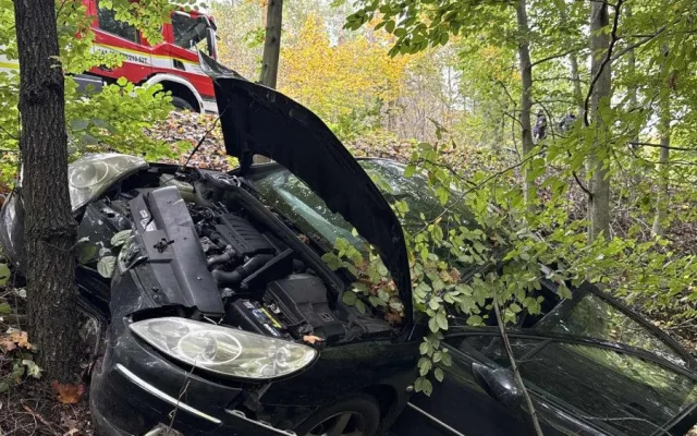 Při nehodě v Lukášovské ulici museli hasiči z auta vyprostit jednoho z cestujících