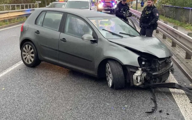 Při nehodě v Lukášovské ulici museli hasiči z auta vyprostit jednoho z cestujících