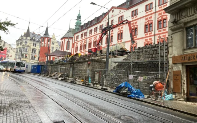 Omezení kvůli opravě schodiště u libereckého zámku potrvá až do konce listopadu