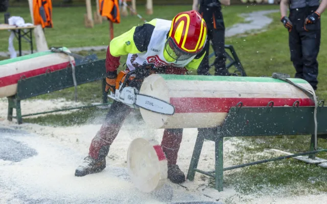 Frýdlantský park hostí soutěž středoškolských týmů Jizerský dřevorubec