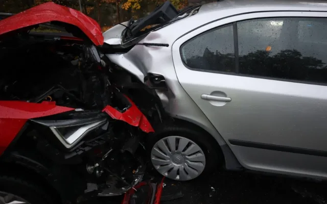 Déšť a špatně nasazené pneu. Kombinace, která mohla skončit fatálně