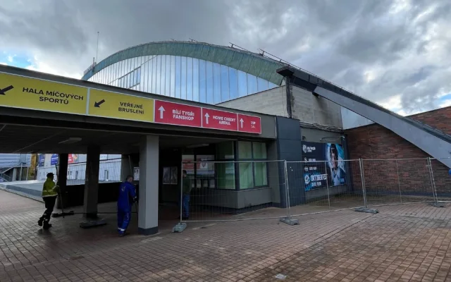Kolem Svijanské Arény jsou instalovány ochranné ploty, zatím je v provozu