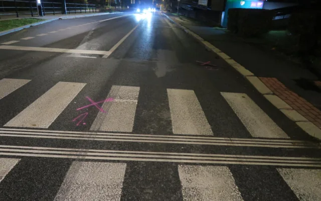 Policie hledá řidiče, jenž na přechodu v Jablonci srazil dívku. Mluvil s ní, pak odjel